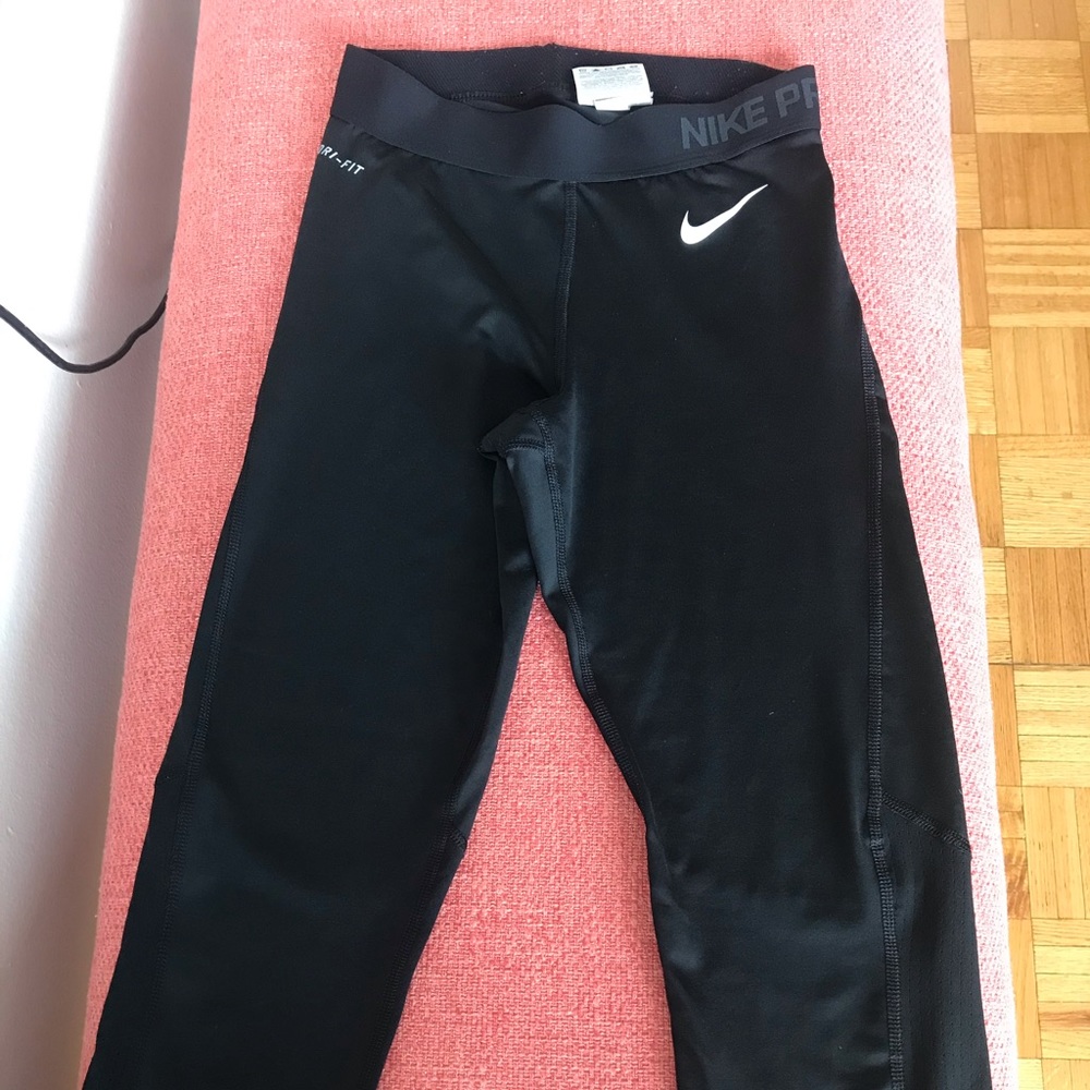 Cropped Nike Dri-Fit tights